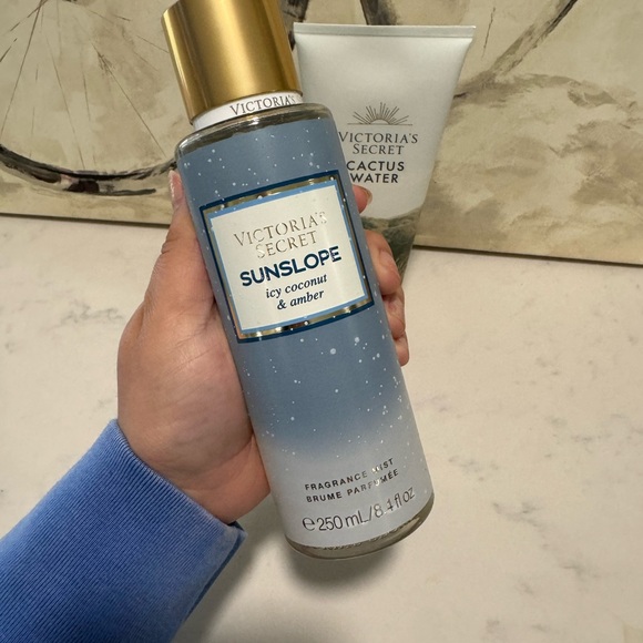 SOLD✨VICTORIA’S SECRET set 🤍 - Picture 3 of 9